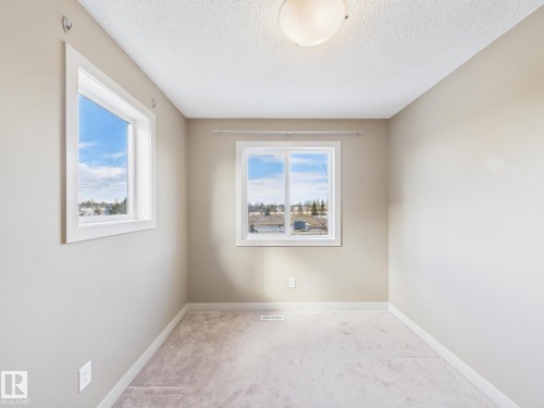 32 2121 Haddow Drive, Edmonton, AB - Indoor Photo Showing Other Room