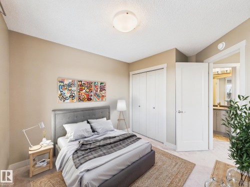 32 2121 Haddow Drive, Edmonton, AB - Indoor Photo Showing Bedroom