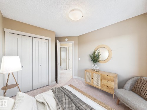 32 2121 Haddow Drive, Edmonton, AB - Indoor Photo Showing Bedroom