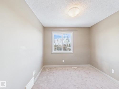 32 2121 Haddow Drive, Edmonton, AB - Indoor Photo Showing Other Room