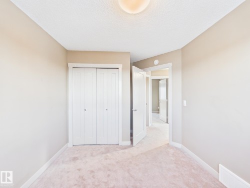 32 2121 Haddow Drive, Edmonton, AB - Indoor Photo Showing Other Room