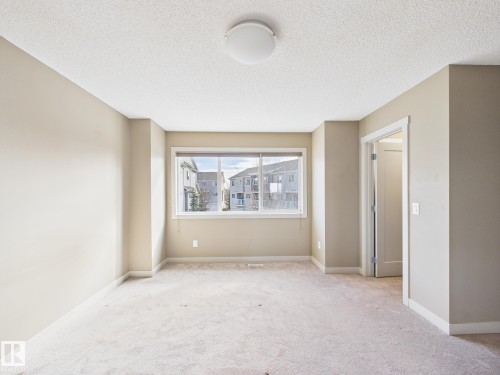 32 2121 Haddow Drive, Edmonton, AB - Indoor Photo Showing Other Room