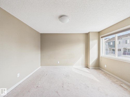 32 2121 Haddow Drive, Edmonton, AB - Indoor Photo Showing Other Room