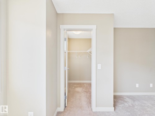 32 2121 Haddow Drive, Edmonton, AB - Indoor Photo Showing Other Room