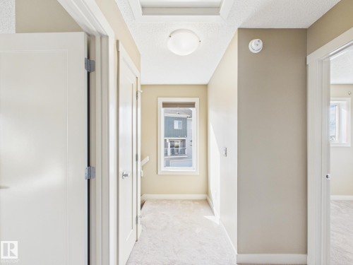 32 2121 Haddow Drive, Edmonton, AB - Indoor Photo Showing Other Room
