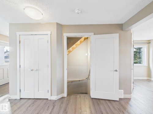 32 2121 Haddow Drive, Edmonton, AB - Indoor