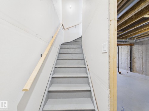 32 2121 Haddow Drive, Edmonton, AB - Indoor