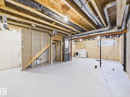 32 2121 Haddow Drive, Edmonton, AB - Indoor Photo Showing Basement