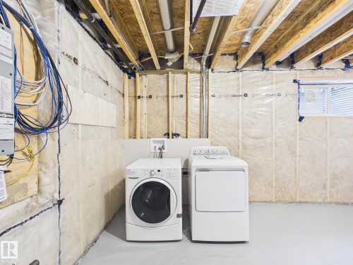 32 2121 Haddow Drive, Edmonton, AB - Indoor Photo Showing Laundry Room