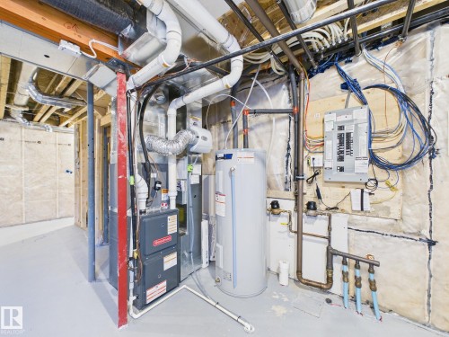 32 2121 Haddow Drive, Edmonton, AB - Indoor Photo Showing Basement