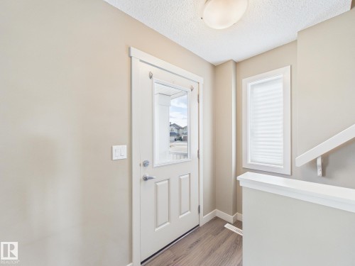 32 2121 Haddow Drive, Edmonton, AB - Indoor Photo Showing Other Room