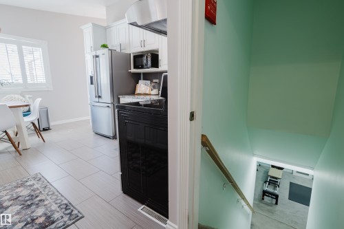 13 Sorrel Crescent, St. Albert, AB - Indoor Photo Showing Kitchen