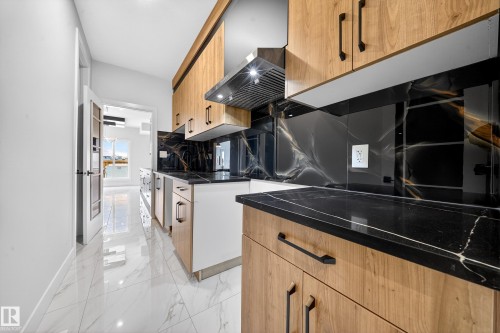 115 28 Street, Edmonton, AB - Indoor Photo Showing Kitchen