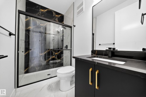 115 28 Street, Edmonton, AB - Indoor Photo Showing Bathroom