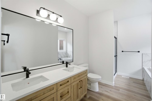 3320 Chickadee Drive, Edmonton, AB - Indoor Photo Showing Bathroom