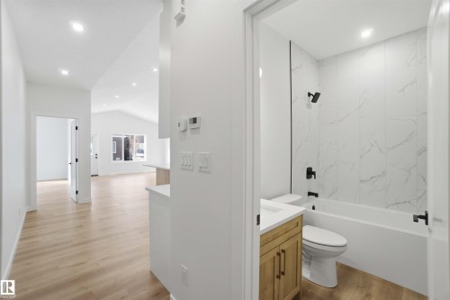 3320 Chickadee Drive, Edmonton, AB - Indoor Photo Showing Bathroom