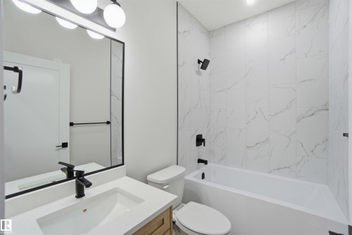 3320 Chickadee Drive, Edmonton, AB - Indoor Photo Showing Bathroom