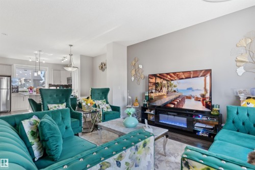 1227 Chappelle Boulevard, Edmonton, AB - Indoor Photo Showing Living Room
