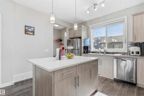1227 Chappelle Boulevard, Edmonton, AB - Indoor Photo Showing Kitchen With Upgraded Kitchen