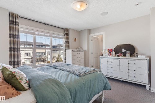 1227 Chappelle Boulevard, Edmonton, AB - Indoor Photo Showing Bedroom