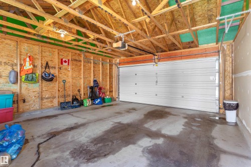 1227 Chappelle Boulevard, Edmonton, AB - Indoor Photo Showing Garage