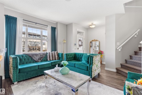 1227 Chappelle Boulevard, Edmonton, AB - Indoor Photo Showing Living Room