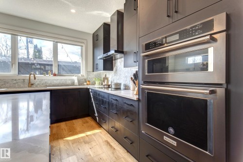 14717 92 Avenue, Edmonton, AB - Indoor Photo Showing Kitchen With Upgraded Kitchen