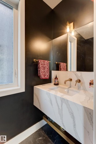 14717 92 Avenue, Edmonton, AB - Indoor Photo Showing Bathroom