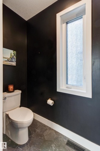 14717 92 Avenue, Edmonton, AB - Indoor Photo Showing Bathroom