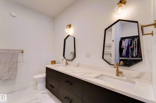 14717 92 Avenue, Edmonton, AB - Indoor Photo Showing Bathroom