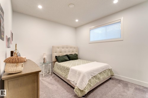 14717 92 Avenue, Edmonton, AB - Indoor Photo Showing Bedroom