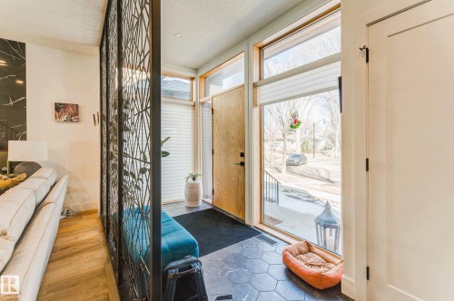 14717 92 Avenue, Edmonton, AB - Indoor Photo Showing Other Room