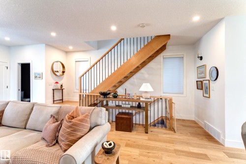 14717 92 Avenue, Edmonton, AB - Indoor Photo Showing Living Room