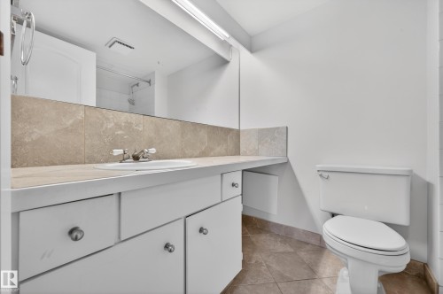 208 10149 Saskatchewan Drive, Edmonton, AB - Indoor Photo Showing Bathroom