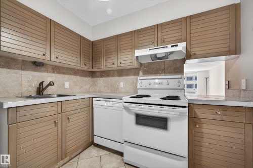208 10149 Saskatchewan Drive, Edmonton, AB - Indoor Photo Showing Kitchen