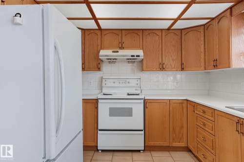 15535 70 Street, Edmonton, AB - Indoor Photo Showing Kitchen