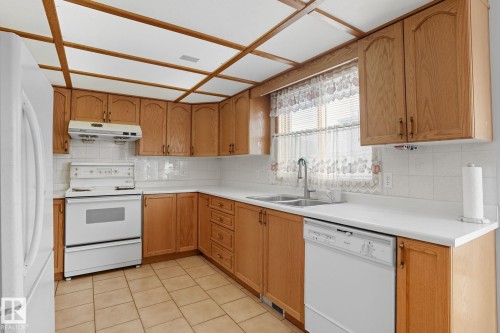 15535 70 Street, Edmonton, AB - Indoor Photo Showing Kitchen With Double Sink