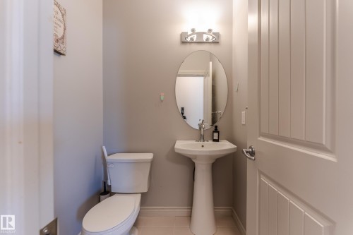 15907 18 Avenue, Edmonton, AB - Indoor Photo Showing Bathroom
