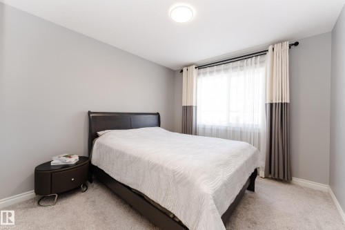 15907 18 Avenue, Edmonton, AB - Indoor Photo Showing Bedroom