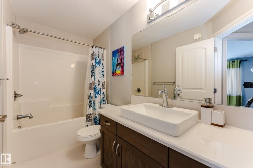 15907 18 Avenue, Edmonton, AB - Indoor Photo Showing Bathroom