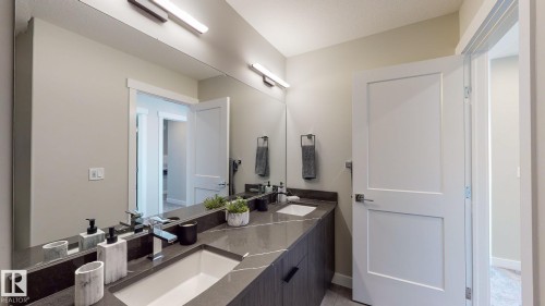15807 30 Avenue, Edmonton, AB - Indoor Photo Showing Bathroom