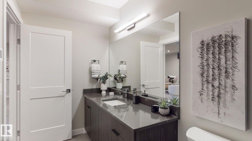 15807 30 Avenue, Edmonton, AB - Indoor Photo Showing Bathroom