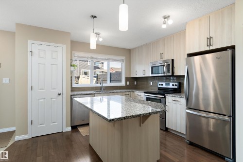 4026 Orchards Drive, Edmonton, AB - Indoor Photo Showing Kitchen With Upgraded Kitchen