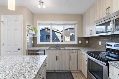 4026 Orchards Drive, Edmonton, AB - Indoor Photo Showing Kitchen With Double Sink With Upgraded Kitchen