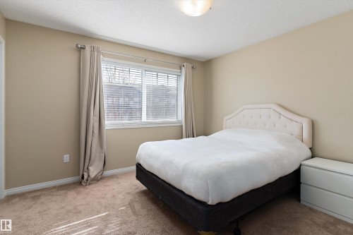 4026 Orchards Drive, Edmonton, AB - Indoor Photo Showing Bedroom