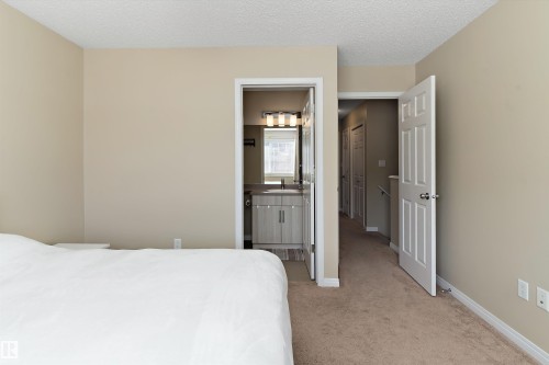 4026 Orchards Drive, Edmonton, AB - Indoor Photo Showing Bedroom