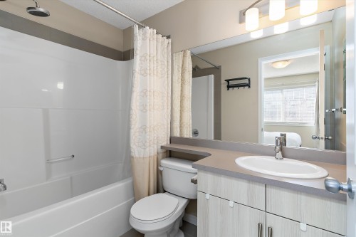 4026 Orchards Drive, Edmonton, AB - Indoor Photo Showing Bathroom