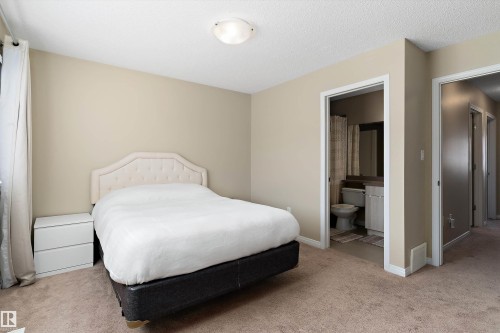 4026 Orchards Drive, Edmonton, AB - Indoor Photo Showing Bedroom