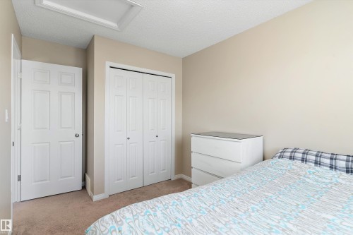 4026 Orchards Drive, Edmonton, AB - Indoor Photo Showing Bedroom