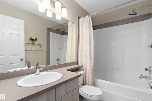 4026 Orchards Drive, Edmonton, AB - Indoor Photo Showing Bathroom